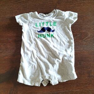 🤸‍♀️3 for 12🤸‍♂️ "Little Hunk" Moustache T-Shirt Onesie 9M